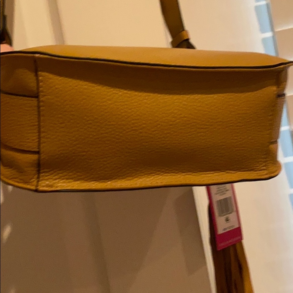 Vince Camuto leather shoulder/crossbody purse - Picture 4 of 9